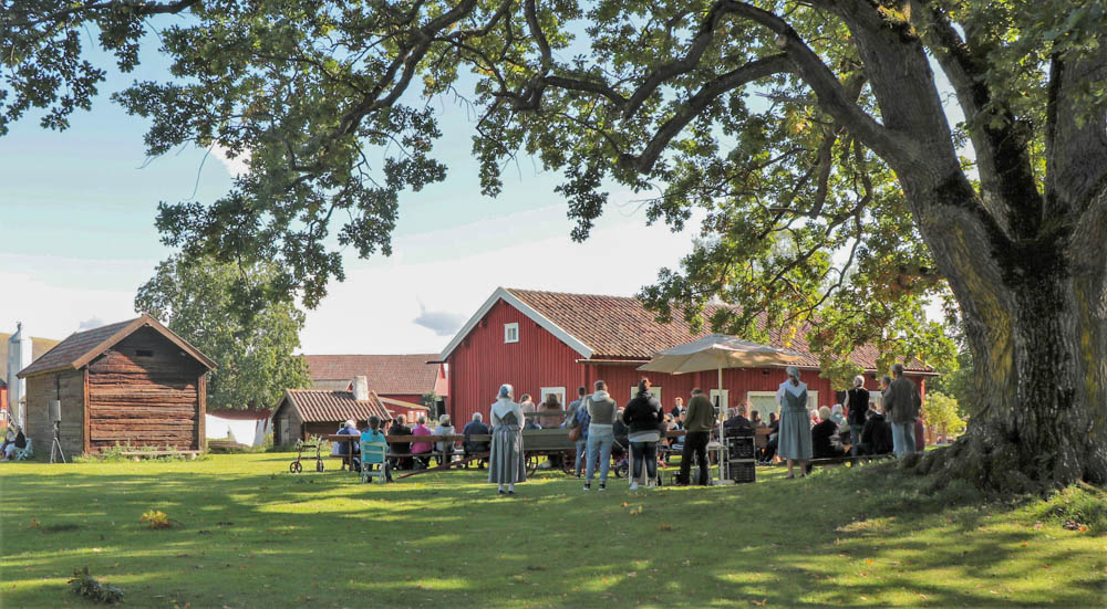 Bredvid Kumlaby kyrka ligger den gamla prästbostaden som nu är Hembygdsgård